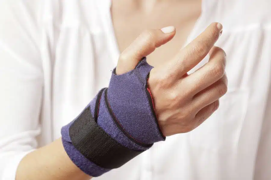Women having a carpal tunnel treatment in Montgomery and Willis