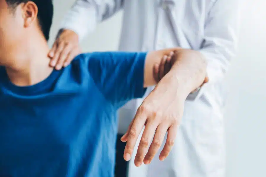 shoulder pain treatment in Montgomery and Willis