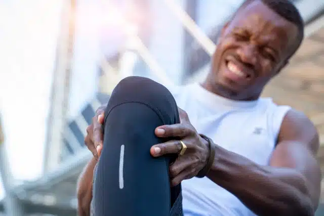 A sporty man with a knee pain