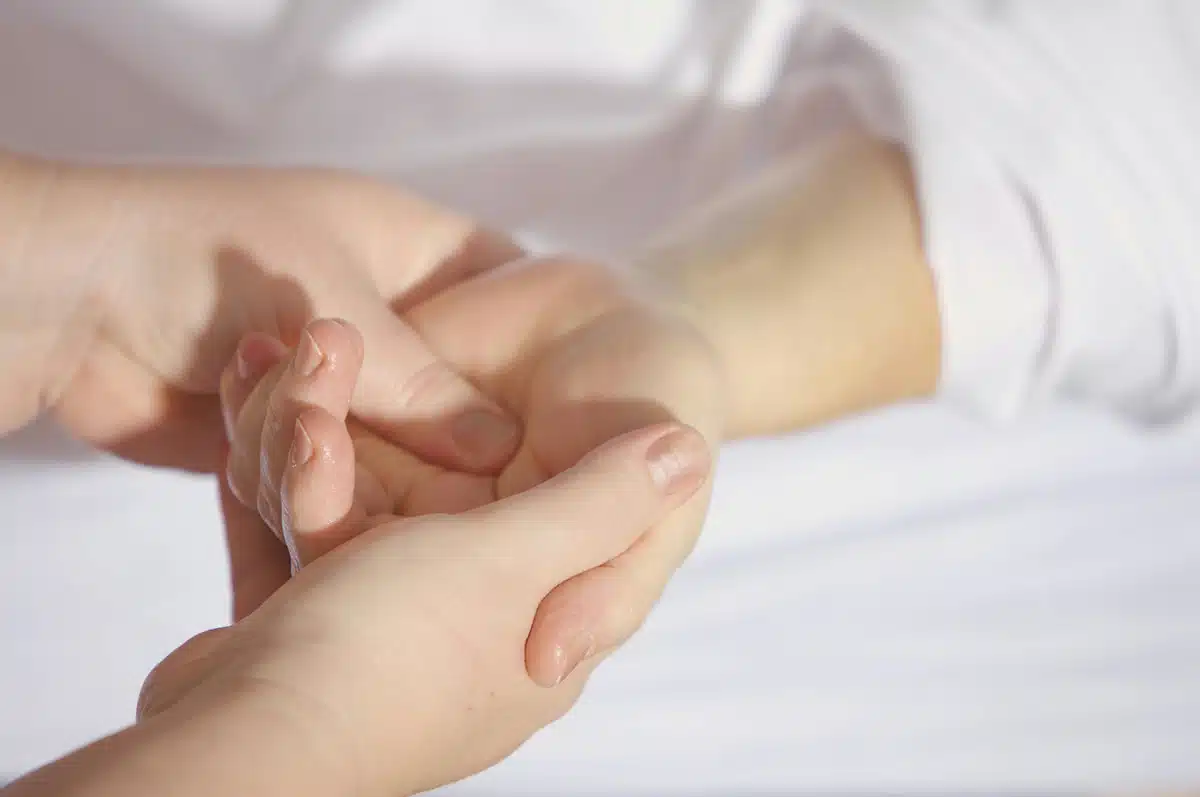 Doctor did a chiropractic treatement to a patient